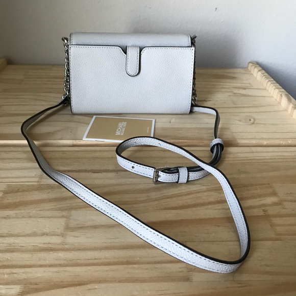 Michael Kors Purse🎈🎈 - Picture 3 of 11